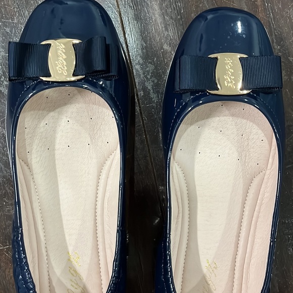 navy blue and gold flats! - Picture 3 of 3